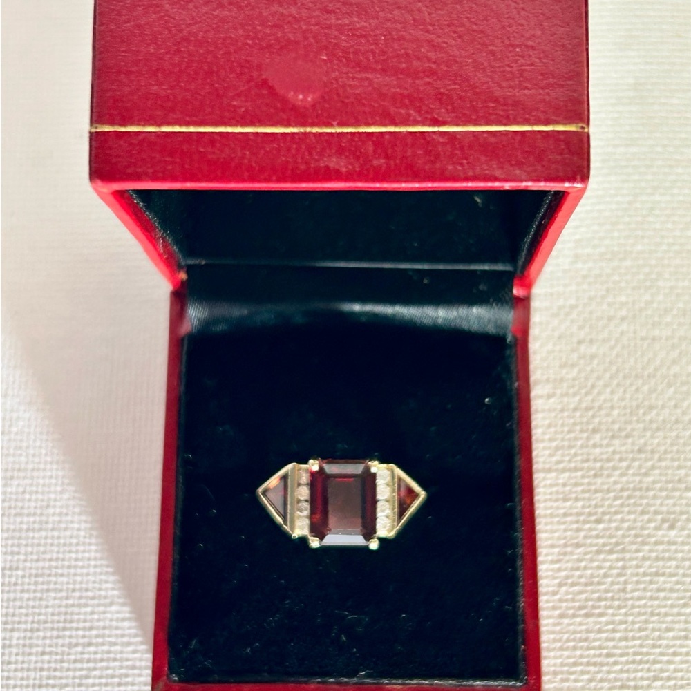 Garnet and Diamond 14k gold ring